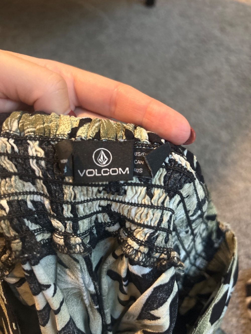 Volcom patterned pants - Picture 2 of 2